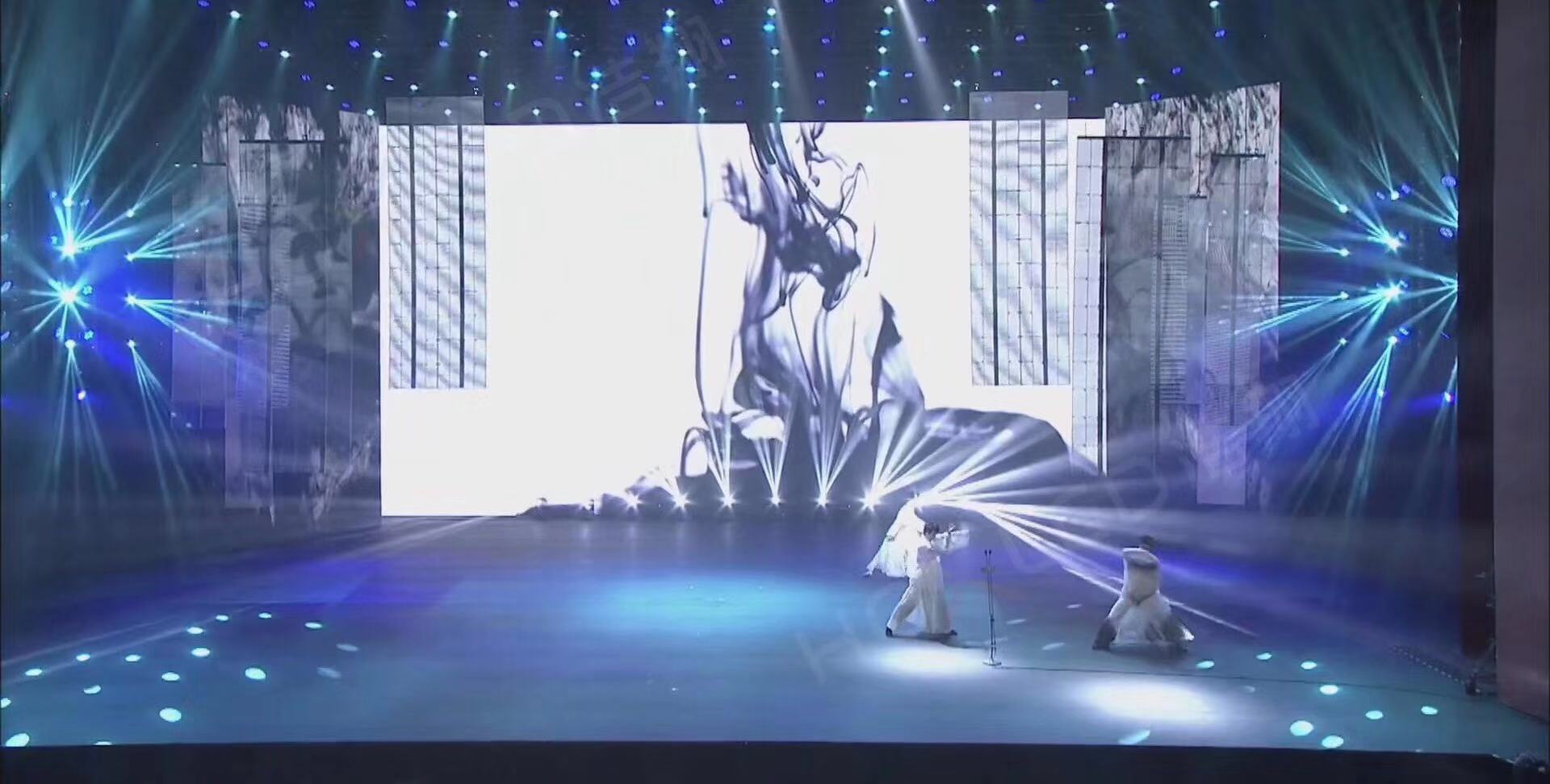 LED透明屏廠家告訴你透明屏有哪些特點？